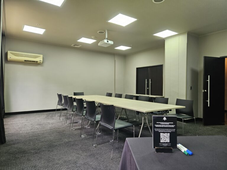 Eventos Rionegro 26 Salon Cipres - montaje Imperial 13pers (6)
